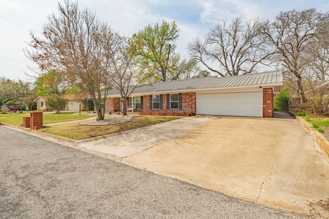 1380 N Rose Drive, Stephenville, TX 76401