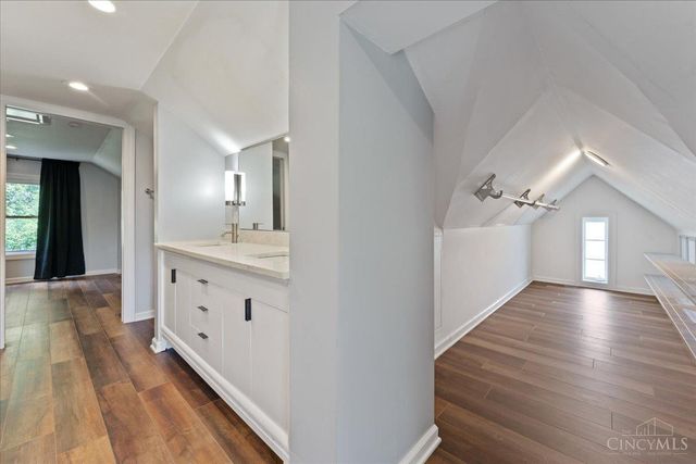 2304 E Galbraith Road, Reading, OH 45237