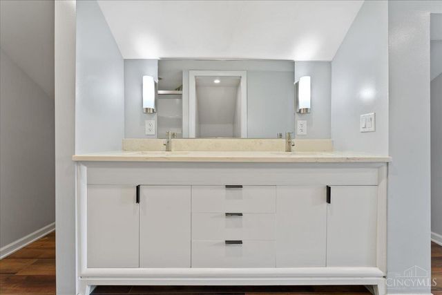 2304 E Galbraith Road, Reading, OH 45237