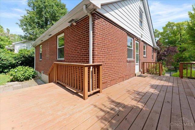2304 E Galbraith Road, Reading, OH 45237