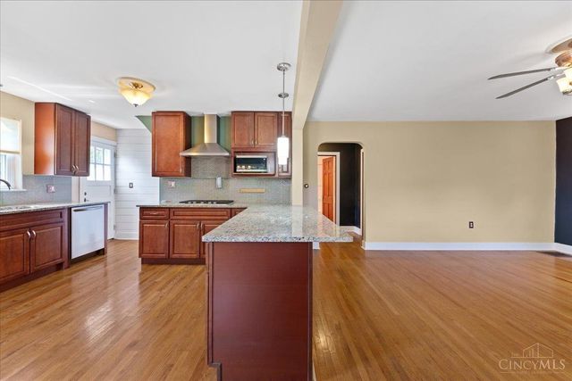 2304 E Galbraith Road, Reading, OH 45237