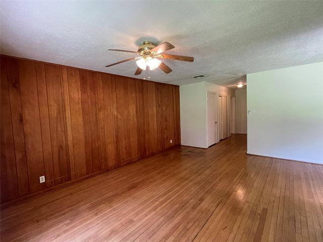 5042 Grape Street, Houston, TX 77096