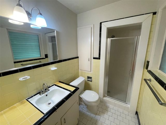 5042 Grape Street, Houston, TX 77096