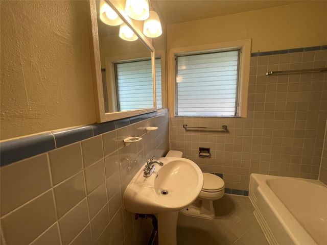 5042 Grape Street, Houston, TX 77096