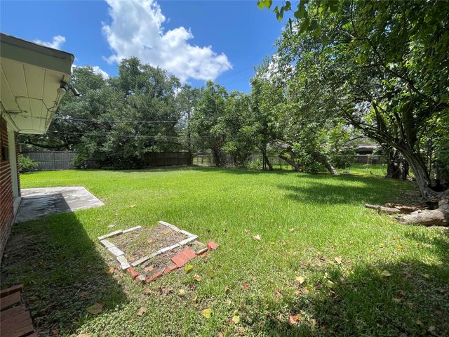 5042 Grape Street, Houston, TX 77096