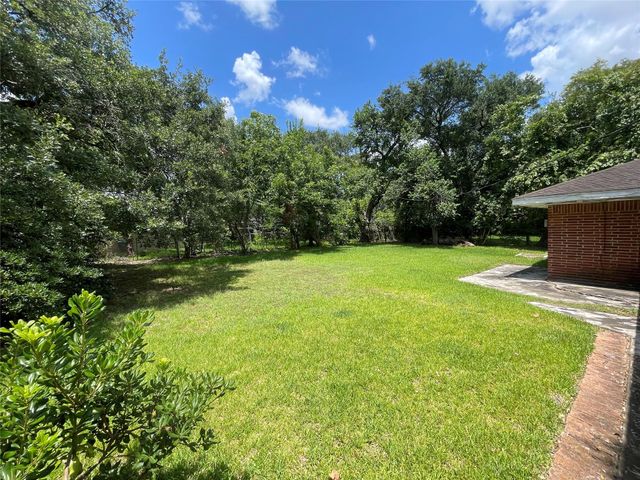 5042 Grape Street, Houston, TX 77096