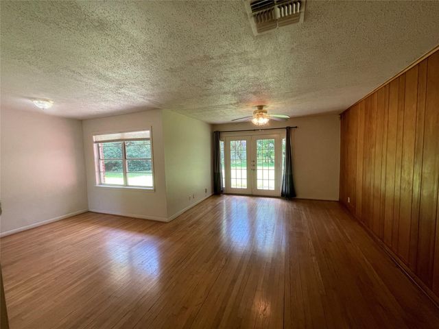 5042 Grape Street, Houston, TX 77096