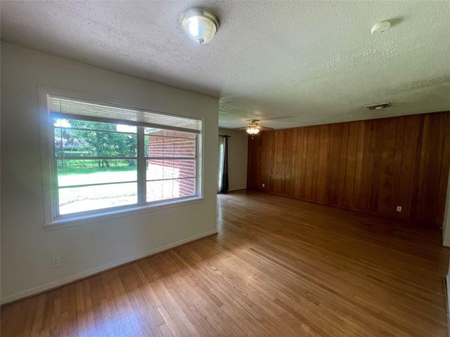 5042 Grape Street, Houston, TX 77096