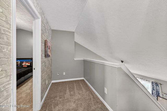 4112 Willowview Blvd, Louisville, KY 40299