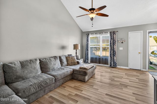 4112 Willowview Blvd, Louisville, KY 40299