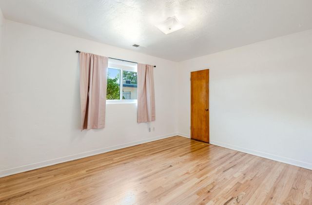 215 Madison Street NE, Albuquerque, NM 87108