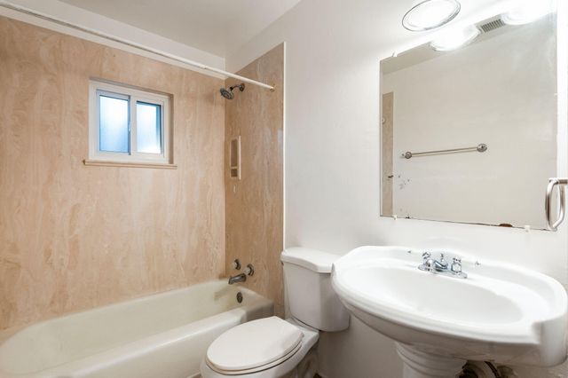 215 Madison Street NE, Albuquerque, NM 87108