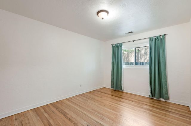 215 Madison Street NE, Albuquerque, NM 87108