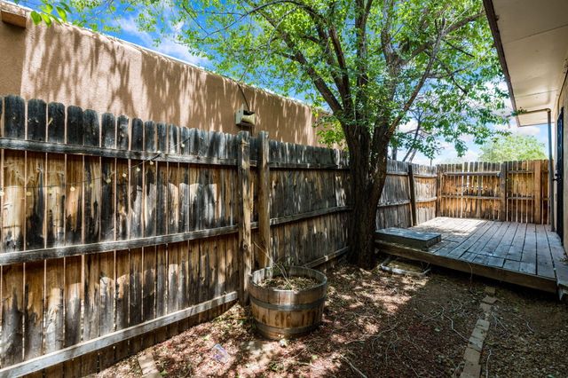 215 Madison Street NE, Albuquerque, NM 87108