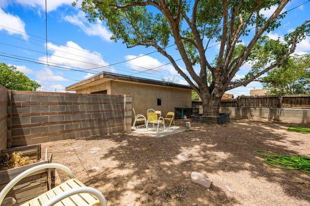 215 Madison Street NE, Albuquerque, NM 87108