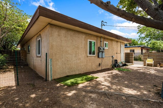 215 Madison Street NE, Albuquerque, NM 87108