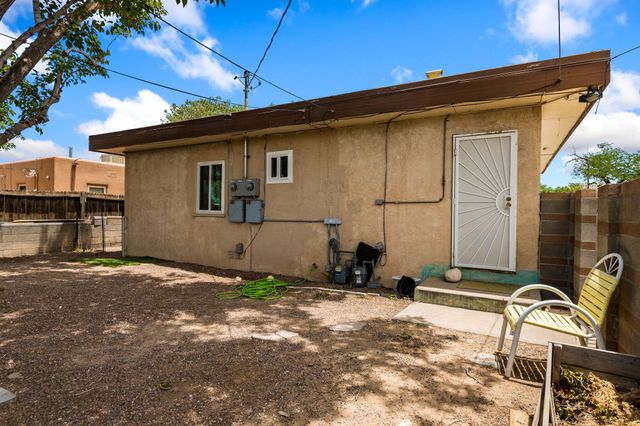 215 Madison Street NE, Albuquerque, NM 87108