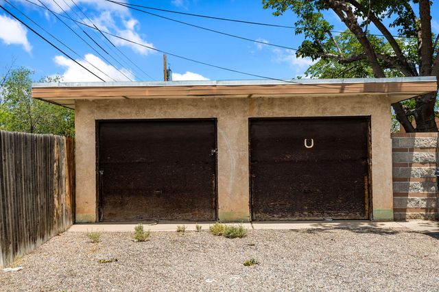 215 Madison Street NE, Albuquerque, NM 87108