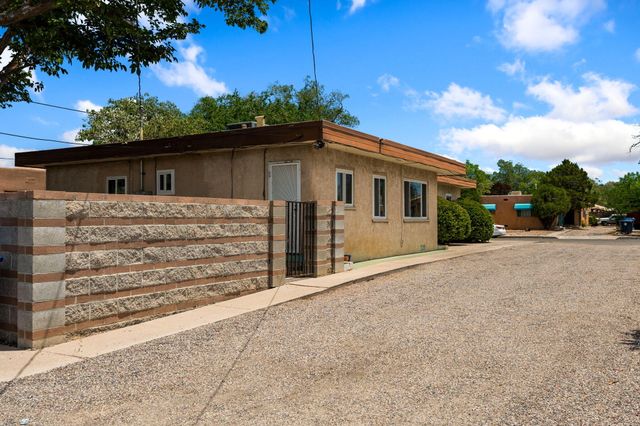 215 Madison Street NE, Albuquerque, NM 87108