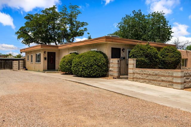 215 Madison Street NE, Albuquerque, NM 87108
