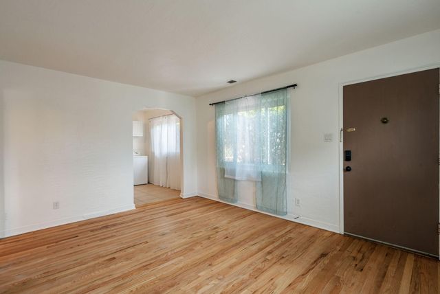 215 Madison Street NE, Albuquerque, NM 87108
