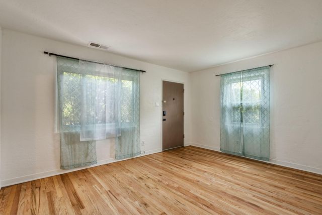 215 Madison Street NE, Albuquerque, NM 87108