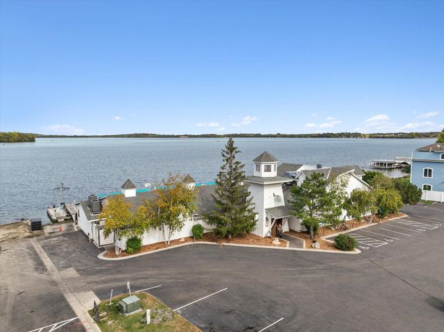 712 Winterberry Lane, Waconia, MN 55387