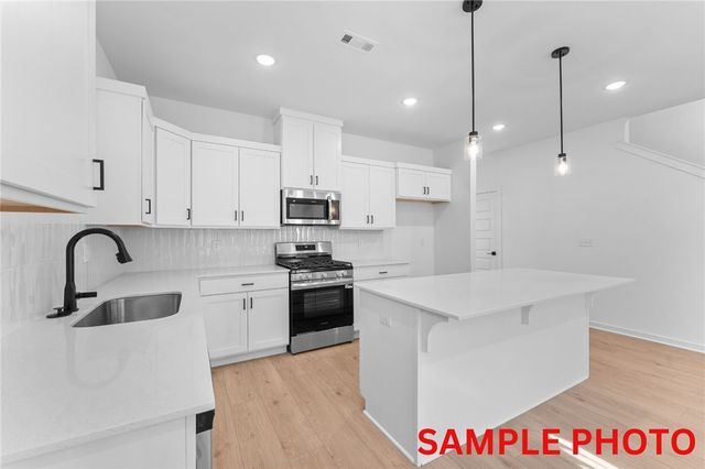 6009 SW Omaha Avenue, Bentonville, AR 72713