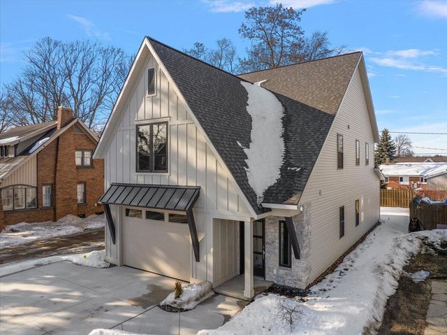 581 S Shore Drive, Holland City, MI 49423