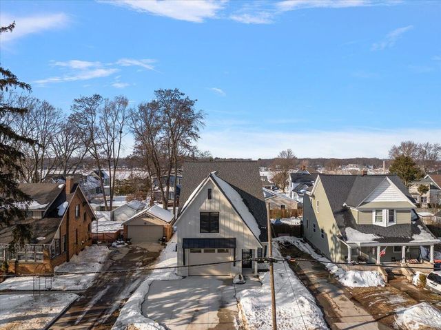 581 S Shore Drive, Holland City, MI 49423