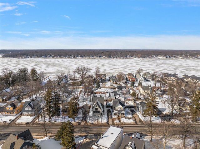 581 S Shore Drive, Holland City, MI 49423