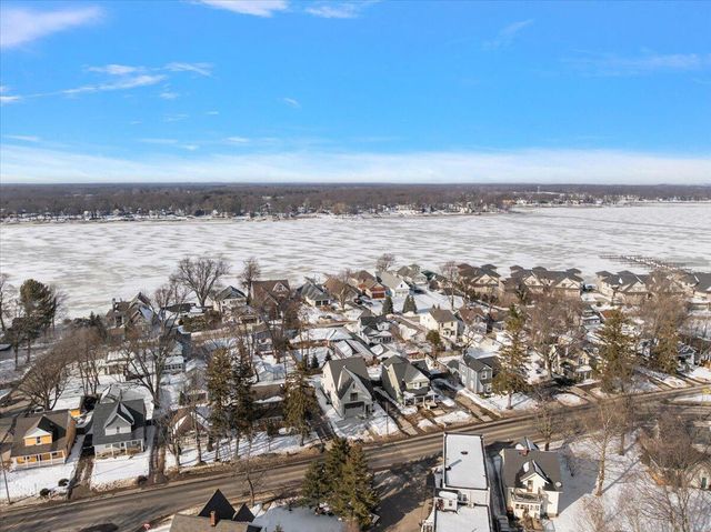 581 S Shore Drive, Holland City, MI 49423