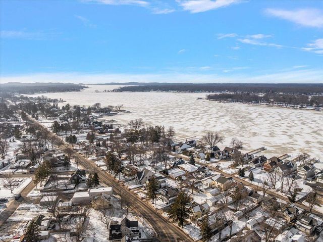 581 S Shore Drive, Holland City, MI 49423