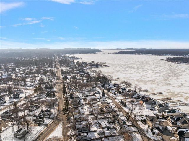 581 S Shore Drive, Holland City, MI 49423