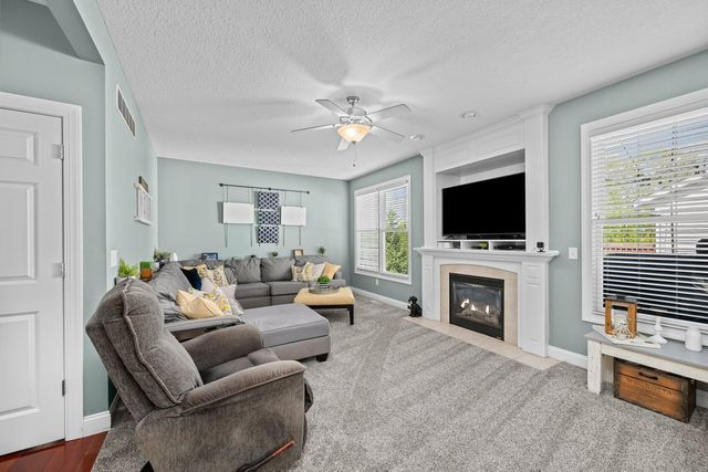 6911 Madison Street, Davenport, IA 52806