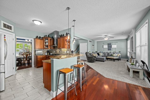 6911 Madison Street, Davenport, IA 52806
