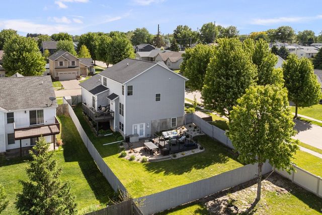 6911 Madison Street, Davenport, IA 52806