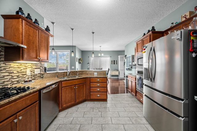 6911 Madison Street, Davenport, IA 52806