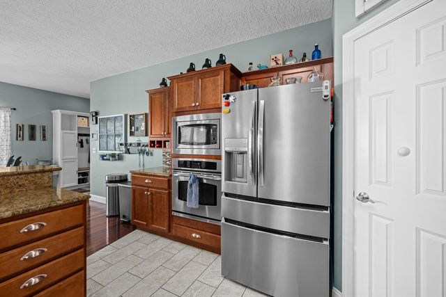 6911 Madison Street, Davenport, IA 52806