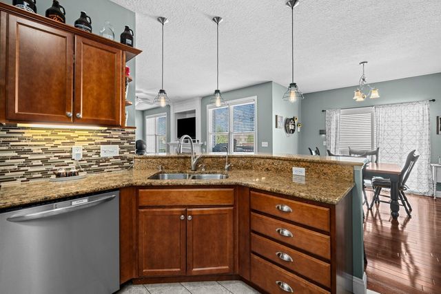 6911 Madison Street, Davenport, IA 52806