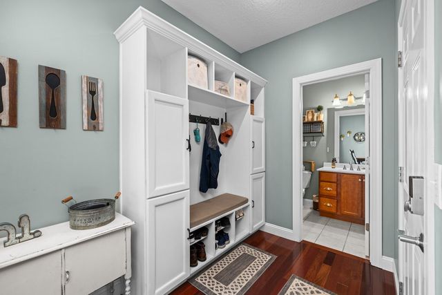6911 Madison Street, Davenport, IA 52806