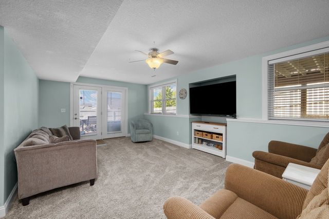 6911 Madison Street, Davenport, IA 52806