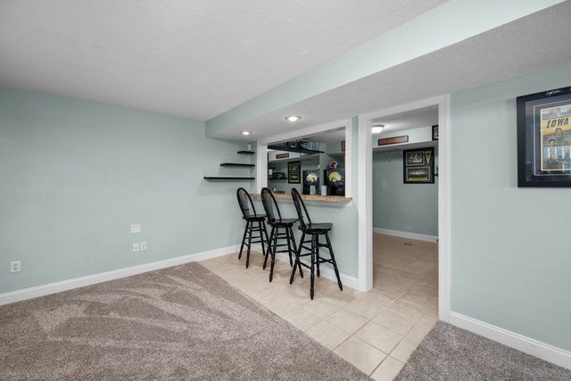 6911 Madison Street, Davenport, IA 52806