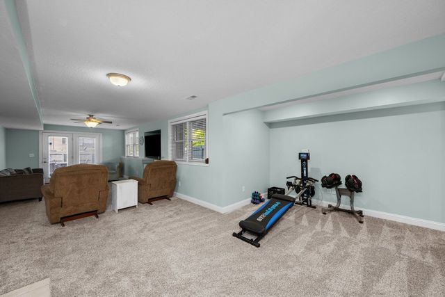 6911 Madison Street, Davenport, IA 52806