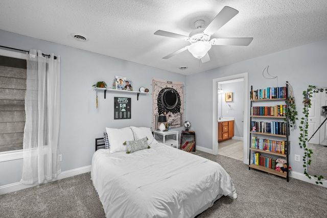 6911 Madison Street, Davenport, IA 52806