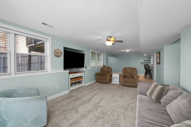 6911 Madison Street, Davenport, IA 52806