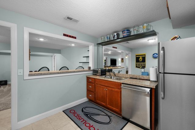 6911 Madison Street, Davenport, IA 52806