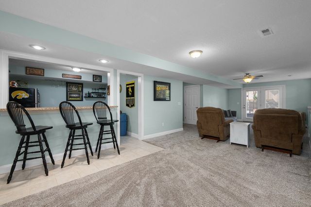 6911 Madison Street, Davenport, IA 52806