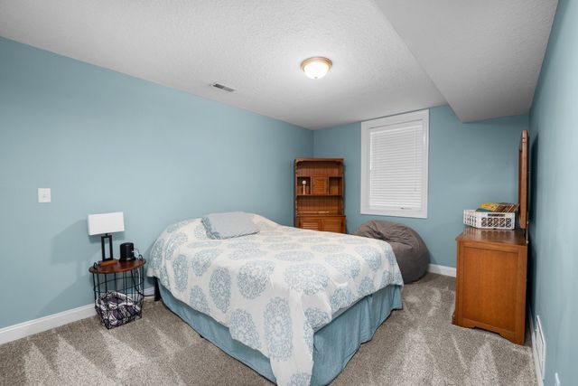 6911 Madison Street, Davenport, IA 52806