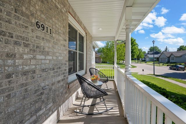 6911 Madison Street, Davenport, IA 52806